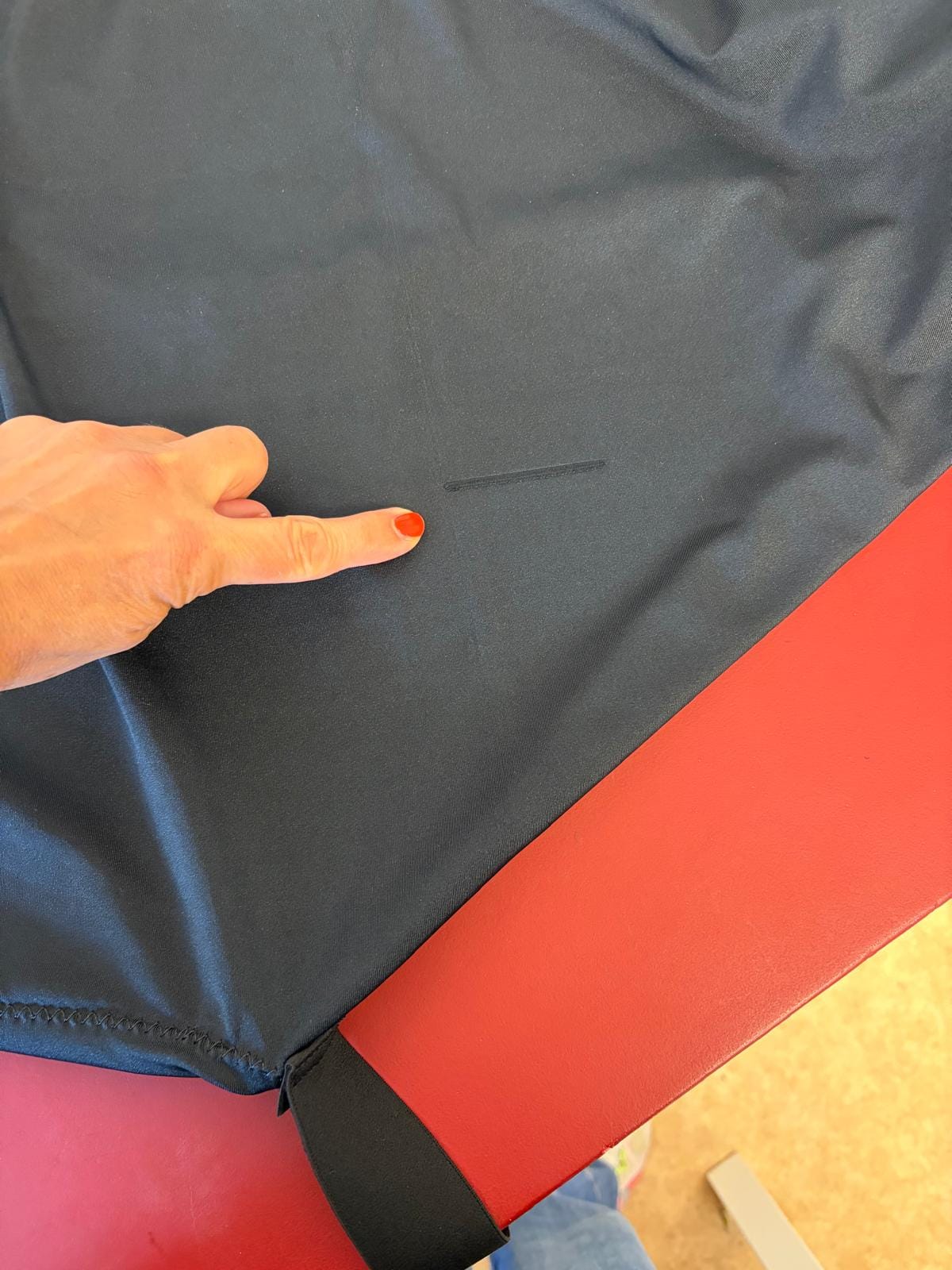 Lycra Shiny Show Hood - ML - Black - Zip - Flaw in fabric (see photo).